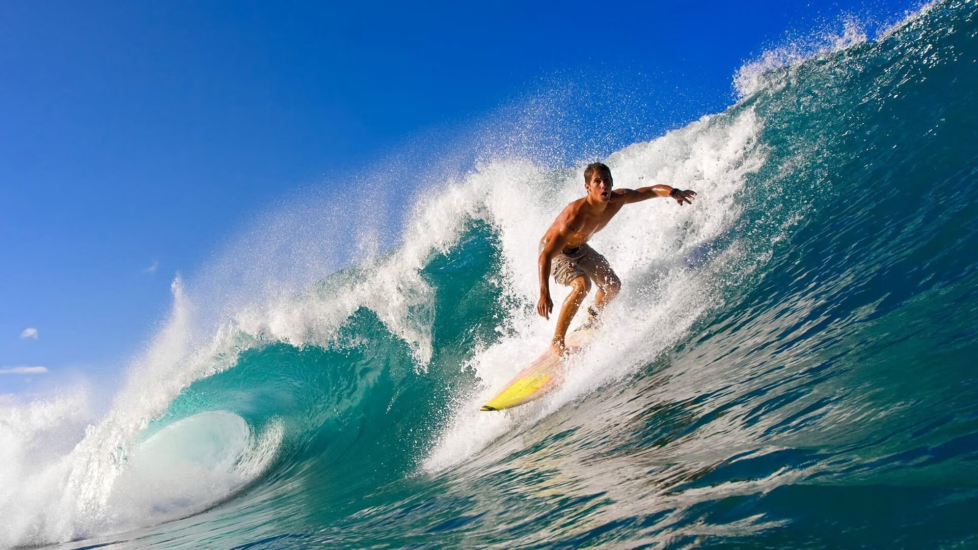 自由式足球与滑板跨界表演赛 创意动作融合两项运动